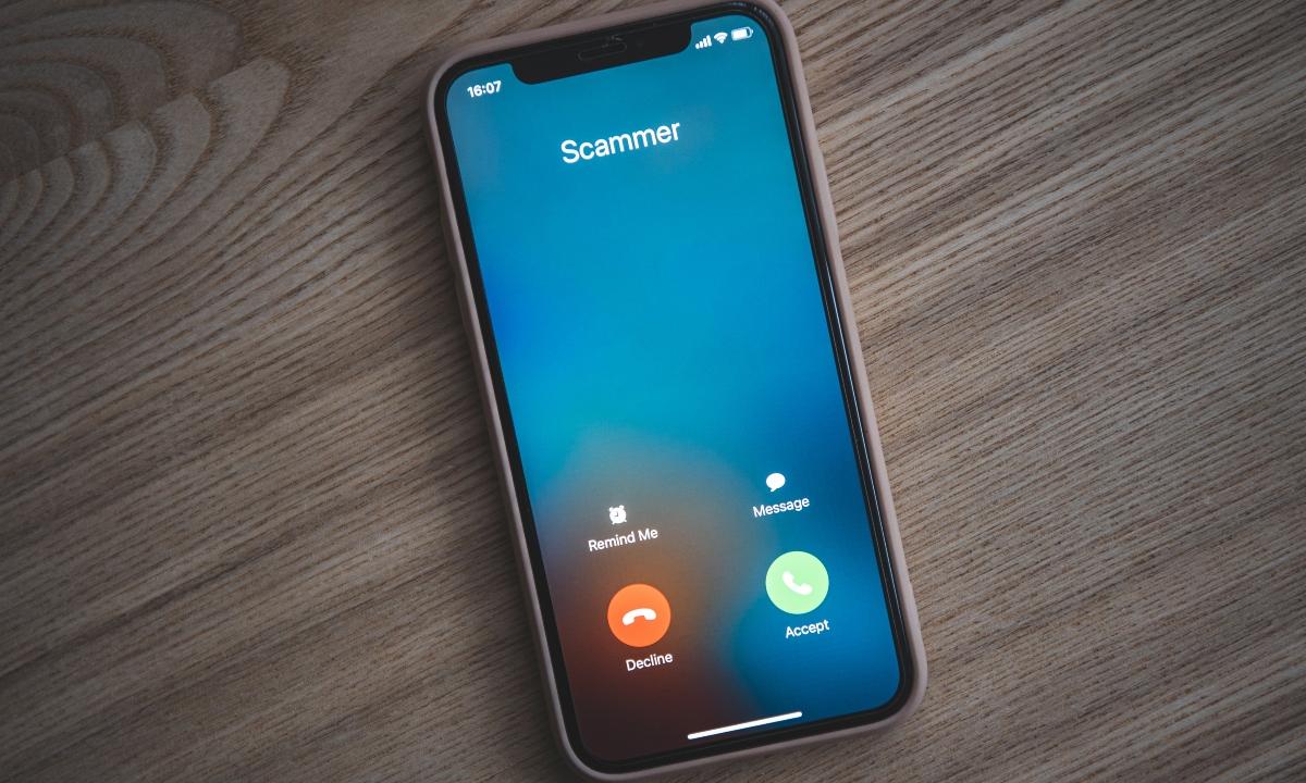Phone screen displaying incoming call from a scammer.